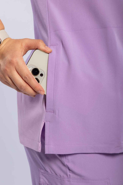 vena scrub top zoom image of the pocket #colour_lilac