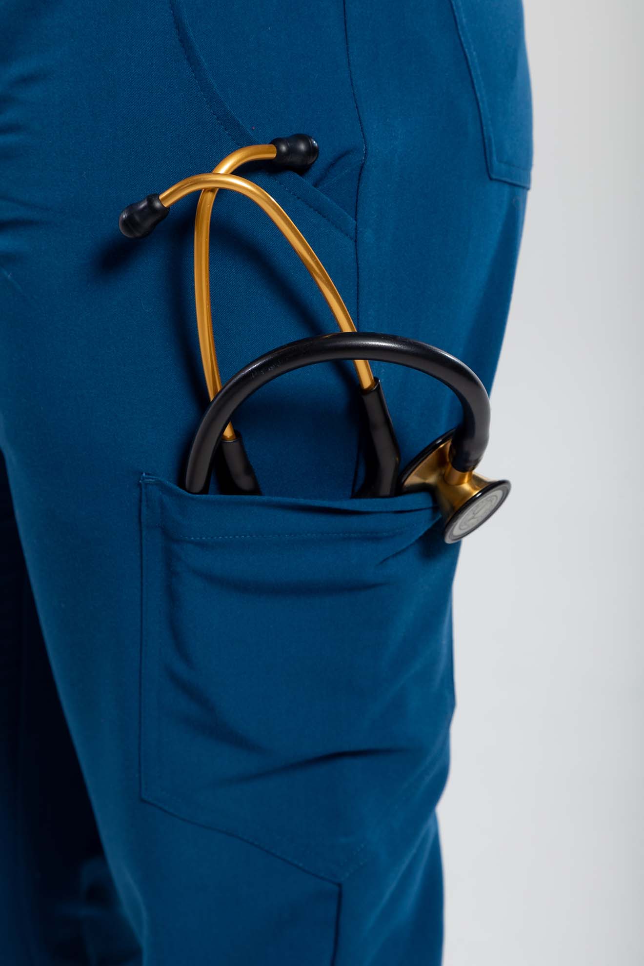 vena scrub pant featuring side pocket#colour_navy-blue